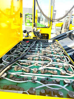 Combilift C2500 EST/ELECTRIC /Only 1449 hours/ battery reconditioned,efficiency of 81%. | 5