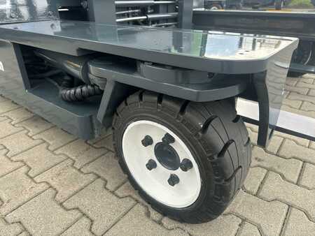 Combilift C3000 / Only  4799 hours | 13