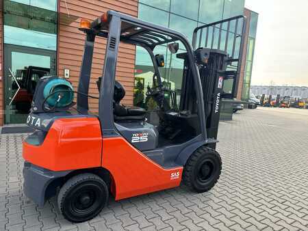 Toyota  02-8FGF25 // LPG // 2018 year // Triplex 4300 mm // | 3
