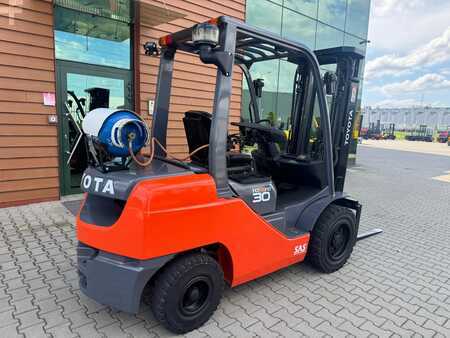 Toyota  06-8FGF30 //  2021 year // New price | 15