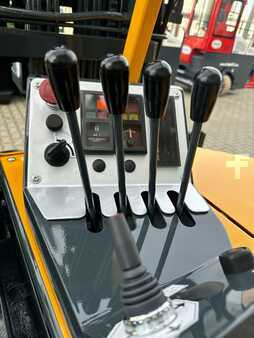 Combilift CB3000 //2017 year // Toyota engine | 4