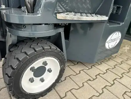 Combilift CB3000 //2017 year // Toyota engine | 10