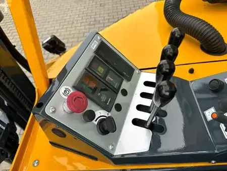 Combilift CB3000 //2017 year // Toyota engine | 15